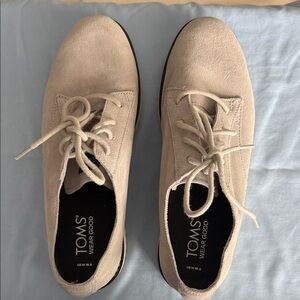TOMS Light Tan Lace-Up Footwear